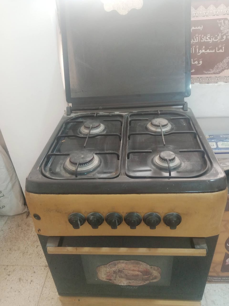 سلام طباخ نظيف جدا ومحظره طعام مامستعمله بلكارتونه للبيع الفرن مامستعمل ***********هذه رقمي
