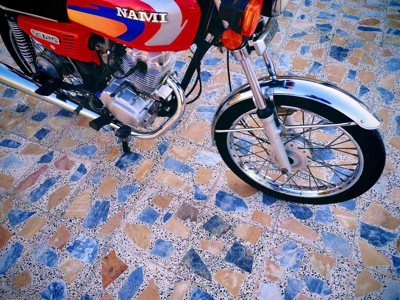 دراجه ناما ايراني اصلي للبيع اوراق اصولي 7 وكيلها سيد خلدون جانت مخزونه موديل 19 طالعه بل 20 نضيفه ربع ما تذب عليها السعر 1050 وبيها مجال قليل الاتصال ***********
