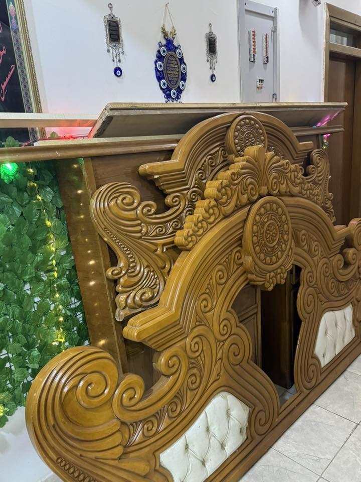 السلام عليكم للبيع جربايه نفرين تسكام ثقيل ضخمه كولش كامله كل نقص ما بيهه نظيفه والتخت مالتهه طبقتين بلوك اسود السعر 110 ألف التواصل واتساب ***********
