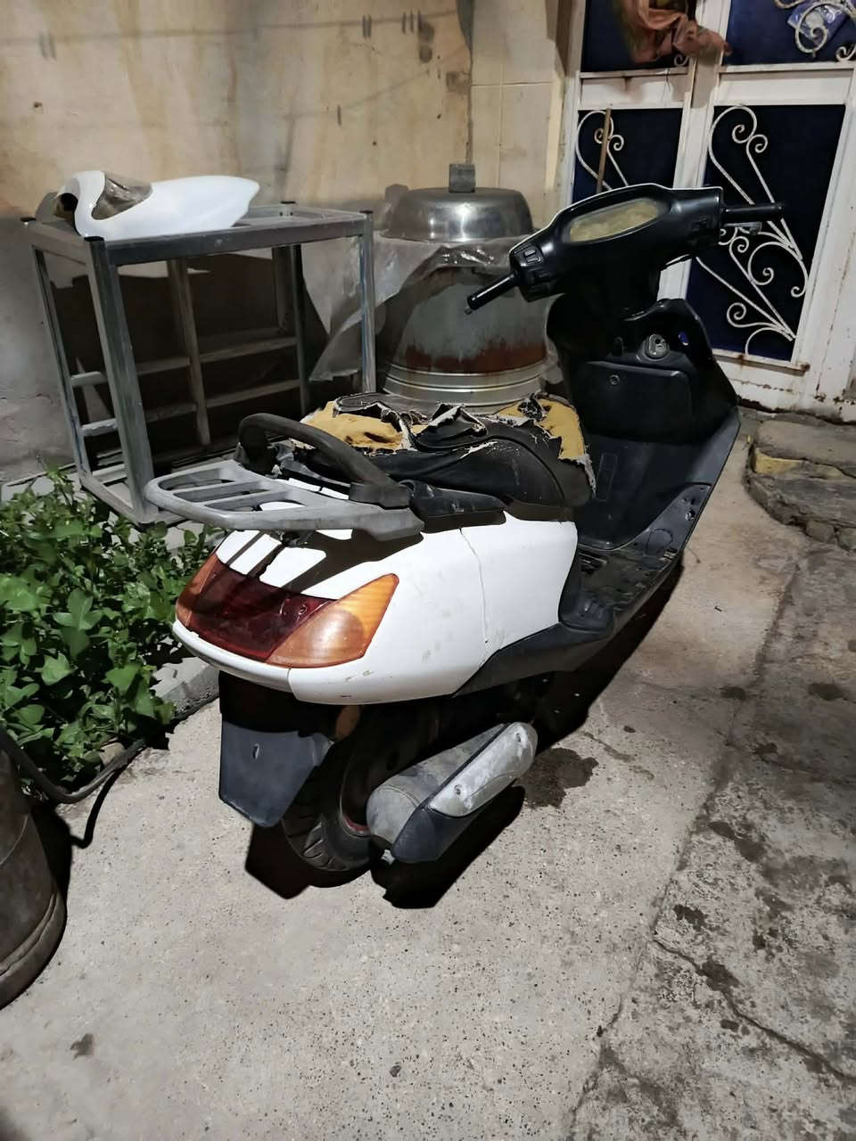 سلام عليكم سبيسي ماليزه البيع دراجه  كله شغاله تخم تاير كابريتر جديده تشتغل من اول هندر (ابيع كوم حديد) سعره175وبيه مجال قليل مكان كوت داموك رقم موبايل***********
