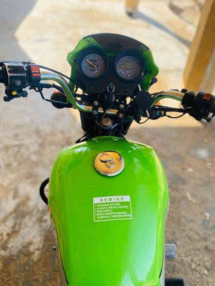 سلام عليكم دراجة دايون للبيع موديل 22مكفول كفالة عامة كرهبايات كاملة دراجة جديدة اية نقص مابيهة محرك 200 كتابة حمر دراجة واحد على واحد السعر مليون 100 وبيهة مجال رقم ***********
