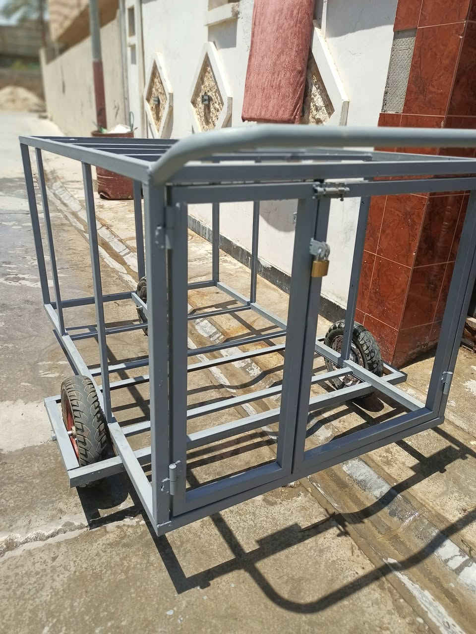 عربانه للبيع كلشي ترهم مال بسطيه بسوك مال عصاير مال لبلبي هواي بيها مشاريع ناجحه ولرزق ع الله طول 2متر وعرض 1متر و 20سنتيم ورتفاع 1متر شغله جديد مصارله كم يوم


**إذا كنت صاحب هذا الإعلان وتريد حذفه لأي سبب، رجاءا أرسل رسالة إلى الدعم الفني**