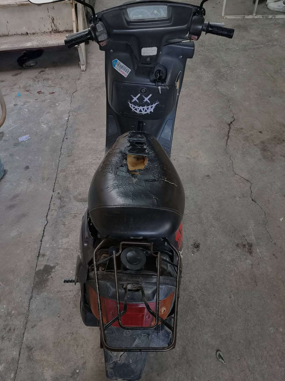 ماطور ياماها للبيع  مكينه ما مفتوح نضافة 75% يرد شويه ترتيب بصيت سعر 200 بي مجال شرأي تعال خاص او اتصل الرقم {***********}
