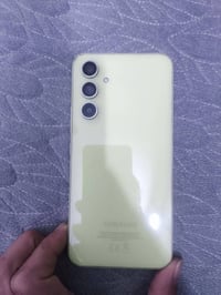 A54 5g ذاكرة ٢٥٦ الجهاز نضيف بس الشاشة مكسرة بس ما مأثرة على المس تجي ...