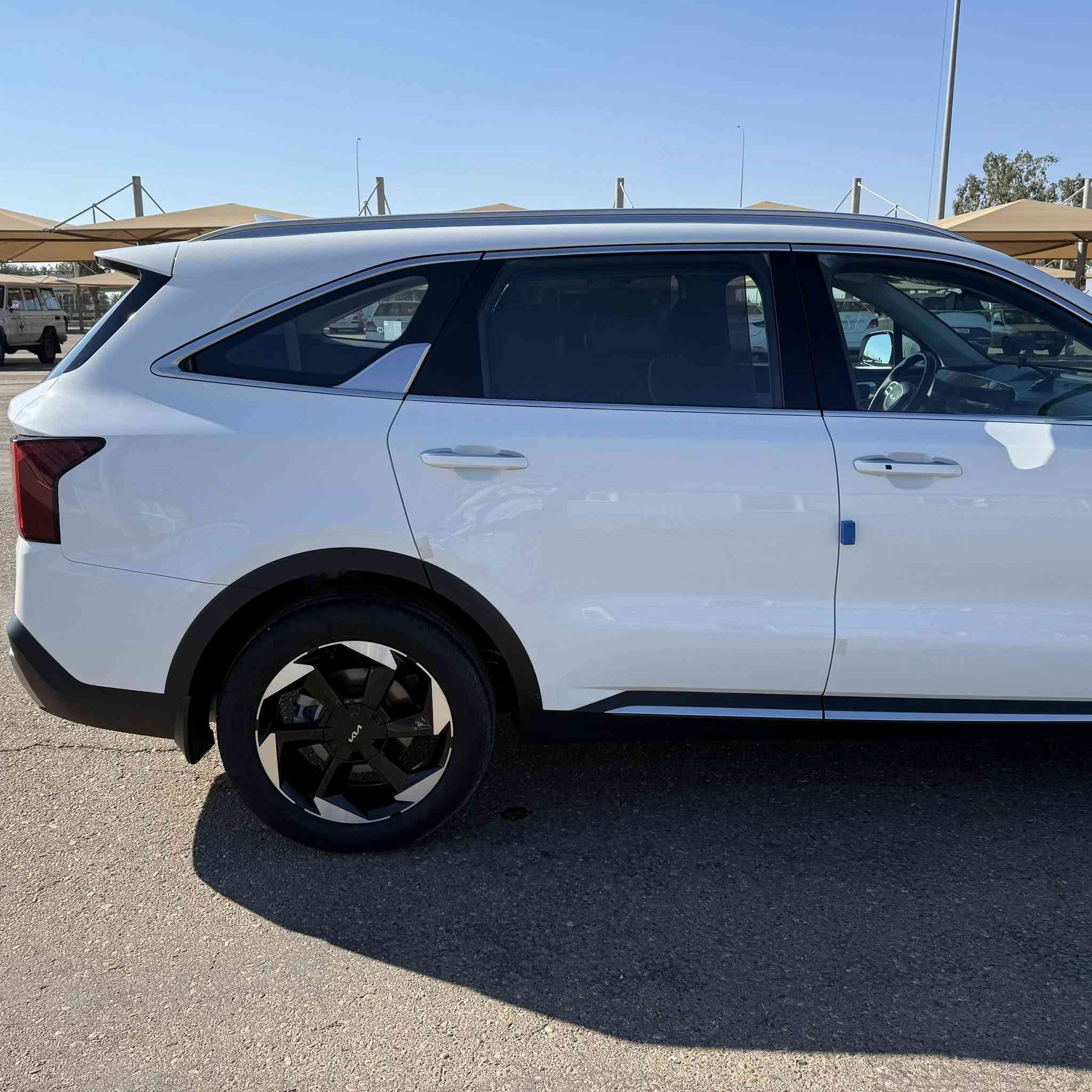 السلام عليكم 
سورنتو خليجي 6 سلندر بغداد 
ماشيه 47 فول مواصفات عدئ 
الكشنات مخمل
 بيهه بارد بخشم جاملغ ال ايسر 
بدون صبغ وبنيد شخط فقط   
33200$ مكاني بغداد الكماليه 
***********
