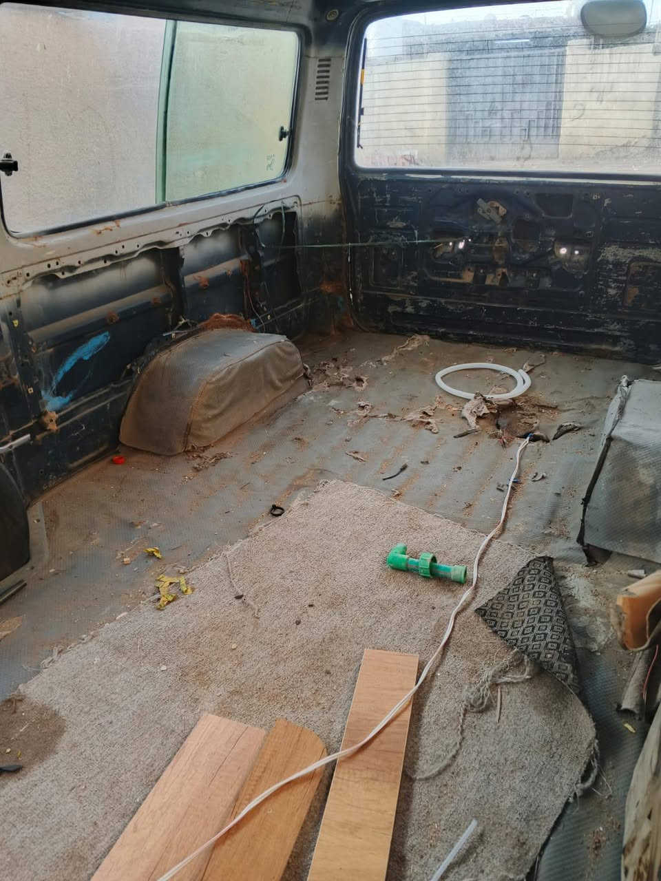 هايس رقم اللماني كير ومكينه ونجي كفاله والباقي كوم حديد السياره شغاله ومال كراب كشناتها موجوده راعيها موجود مكانها بصره السعر 25وبيها مجال شراي تدلل ***********
