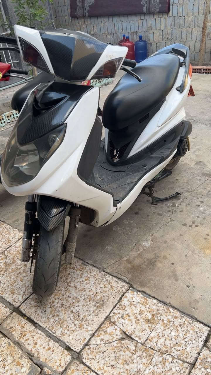 سلام عليكم سكنس فحل 
مكينه وكور مامعروفه 
عقل RC ابو التحكمات
كلجات 
صالنصه وزه  اصليه 
صدر Dy
قاعده رقم 
فلاوين 
قطره اصليه رياضي 
فج فلنجه رياضي 
يداتي بريك اصليه رياضي 
ويل NCY مفتر ذهبي 
جويتر 33
نوزل 12 
الدراجه إذا مو هجم شلعه معدل  تاخذه وتروح 
مكانه شارع فلسطين تواصل ***********
