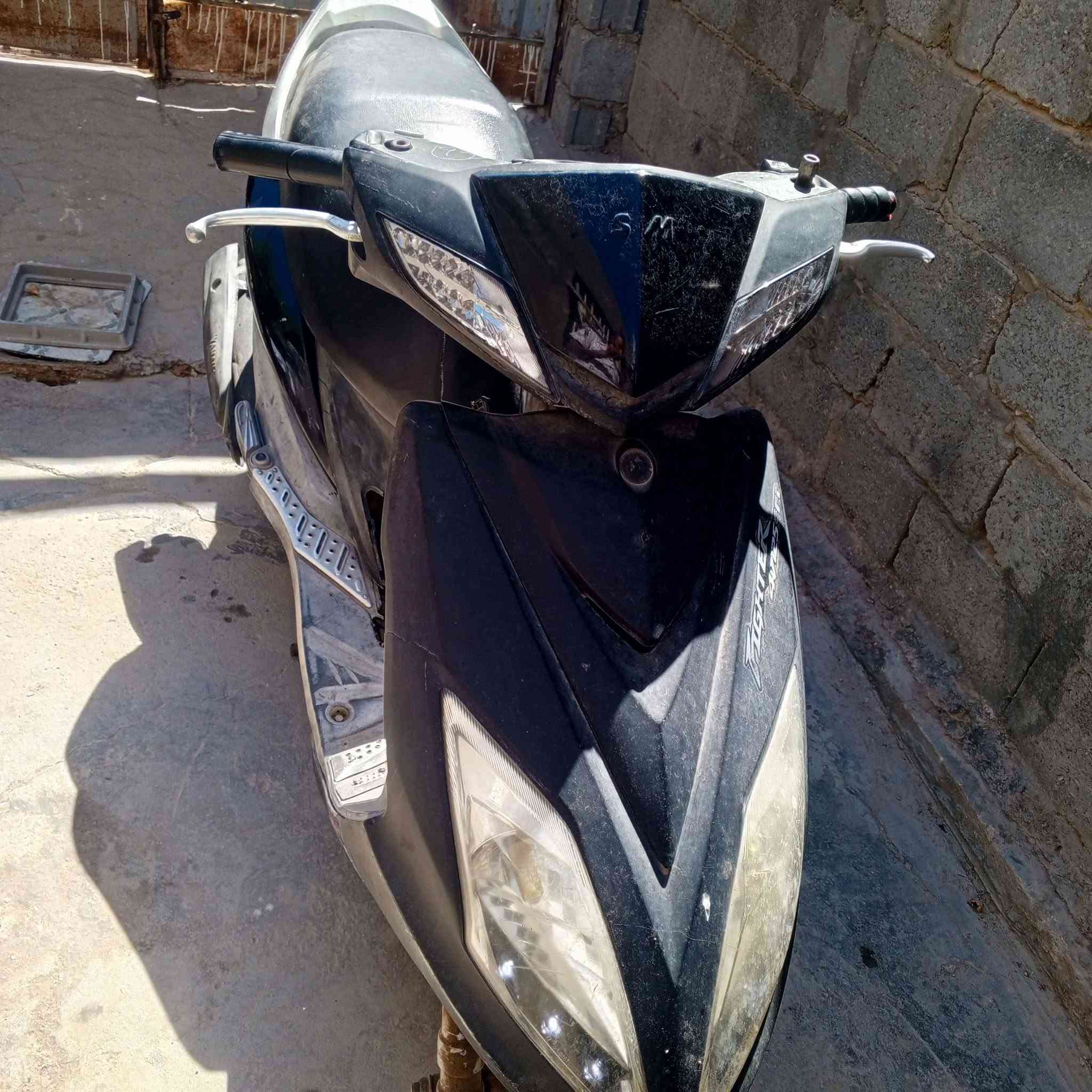 دراجة سيام 
متروكه بيها مشكلة بالعقل تكطع نارية 
وعوزها شوته 
شغاله بس تكطع نارية 
الي تفيده خلي ايراسلني وينطيني سعر


**إذا كنت صاحب هذا الإعلان وتريد حذفه لأي سبب، رجاءا أرسل رسالة إلى الدعم الفني**