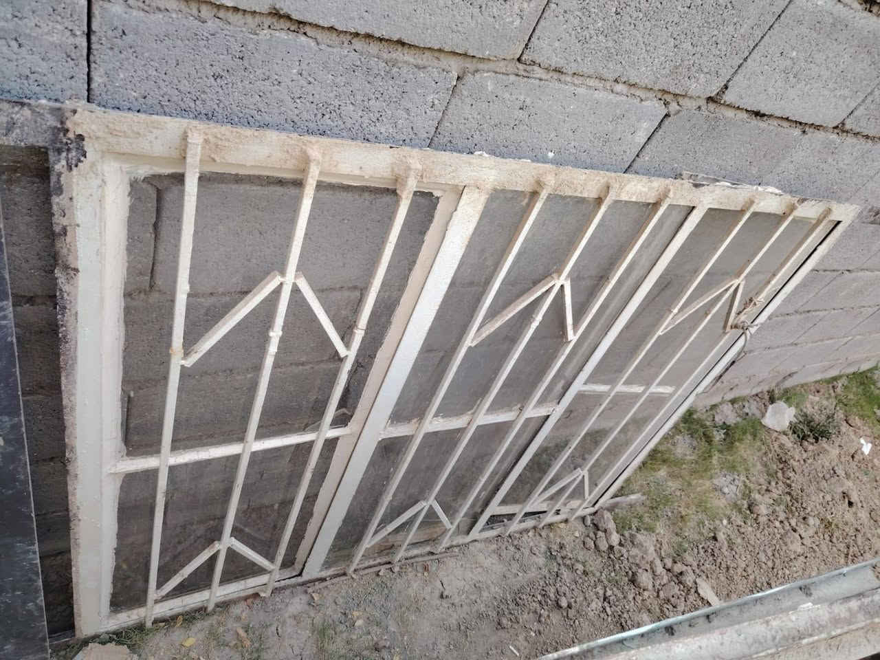 سلام عليكم
مجموعه شبابيك وباب جام للبيع 
الشبابيك قياس مترين ومتر ومتر ونص الي يخدمك وبيك خير وتدلل خاص ماعندي اعتذر فقط واتساب *********** الشباك الكبير قياس مترين عرض ب ١٢٠ ارتفاع سعره ٤٠ الف وسعر ٣ شبابيك صغار ب ٥٠ الف كلهن والباب الجام ب ٧٥
