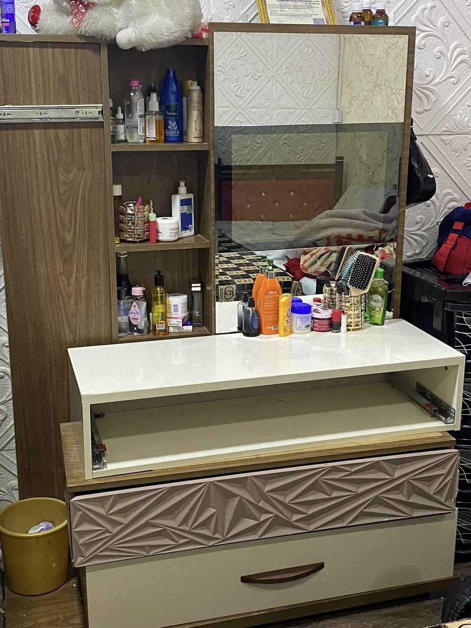 غرفه تركيه 8 قطع مستعمله للبيع بسعر مناسب 450 كامله كل قطعها مكاني الاصمعي الجديد ***********
