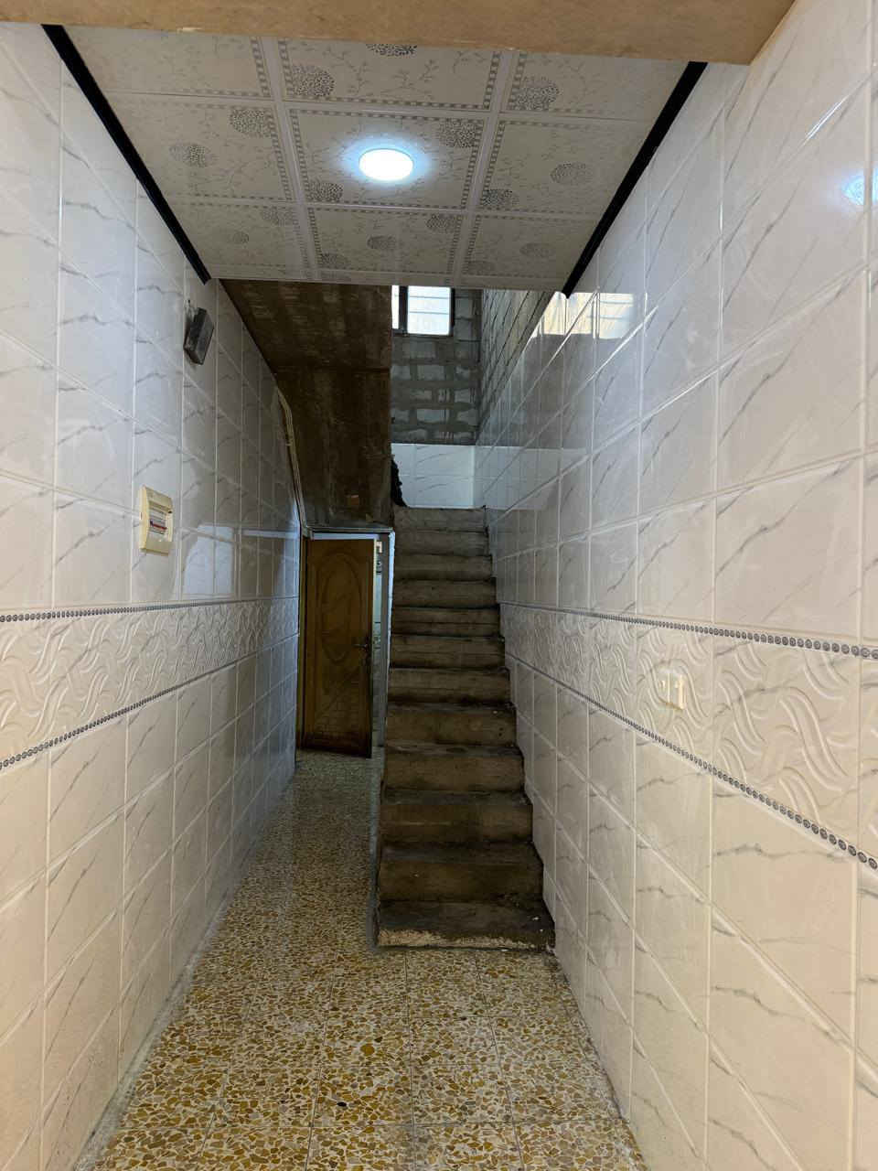 بيت 100 متر للإيجار حي السماح 90 فرع مدرسة صناع الحياة التواصل مع الرقم ***********8 سعر الايجار 275 الف
