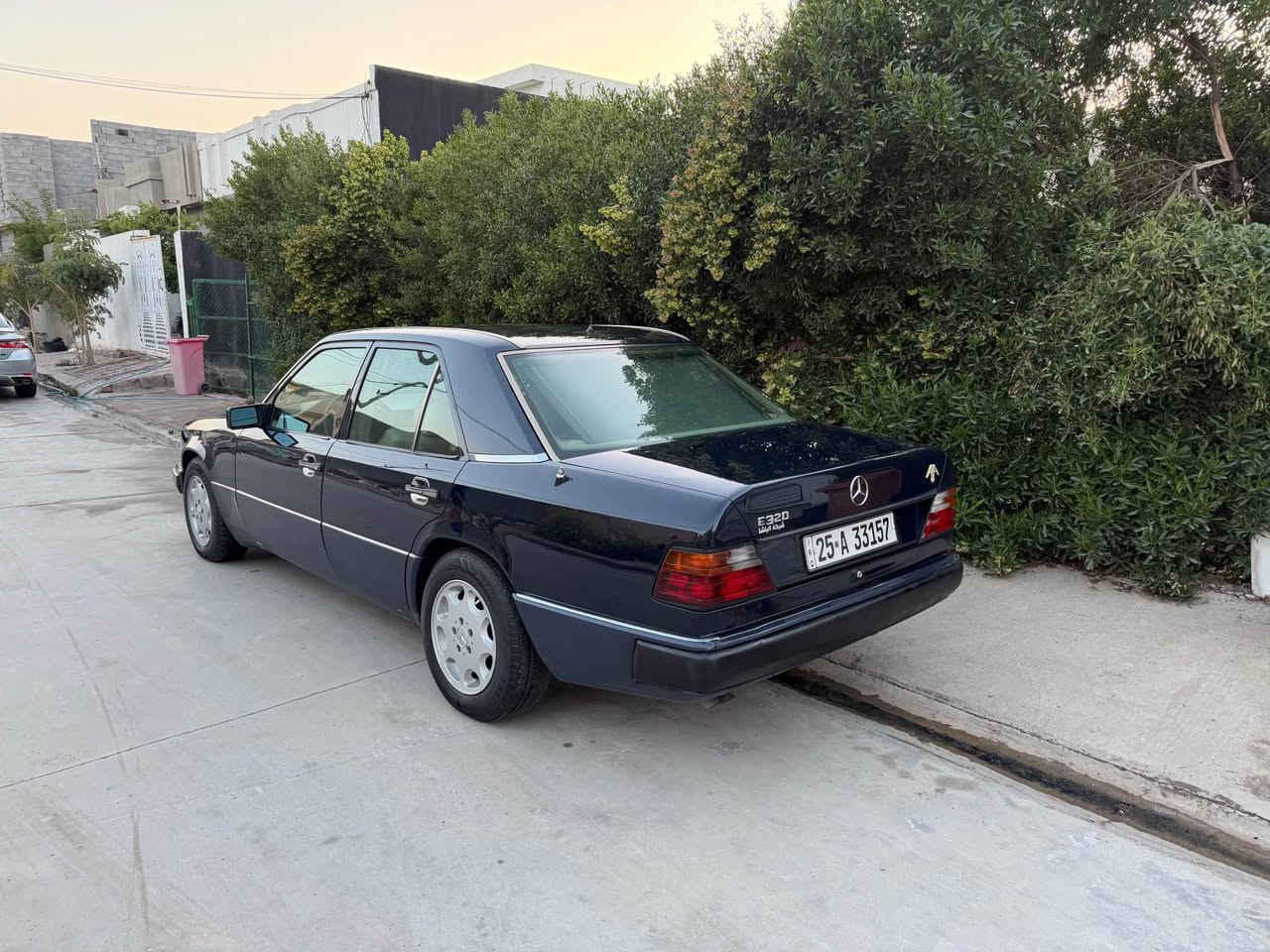 مارسدس دب موديل 92 كير محرك بلادي 320 بلاد بدون صبخ بدون ضربه شرط سياره على حطه الوكاله من دعاميه لدعاميه شرط ودواخل كذالك دواخل عسلي كله بلاد مكان السياره كركوك حي البدر  واي استفسار الخاص مفتوح ورقم هم موجود *********** كركوك, العراق
