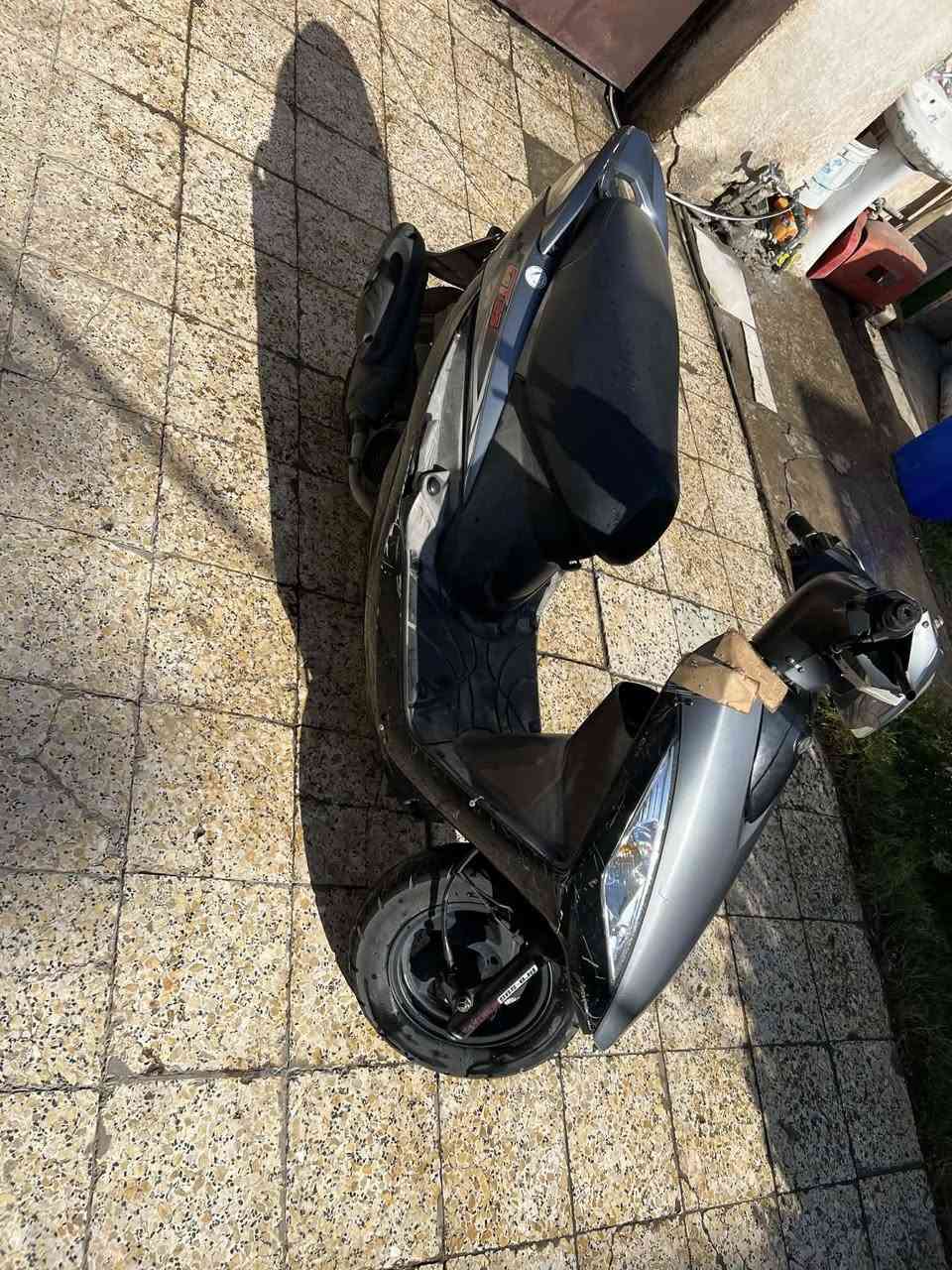 السلام عليكم دراجة كامكو سيام موديل2012 ام الطالاعات عداد الكتروني كلة شغال صندوك كهربائي الدراجه كفرات بلادية المكينة برغي ممفتوح بيههة  بيهة ورقة معرض السعر 550بيهه مجال حك الجيه للاستفسار *********** مكاني الحريه الدولعي
