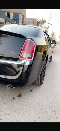 كرايسلر 300 (اوباما) 2014  لون اسود وارد كندي مكفولة (من الصبغ والضربة...