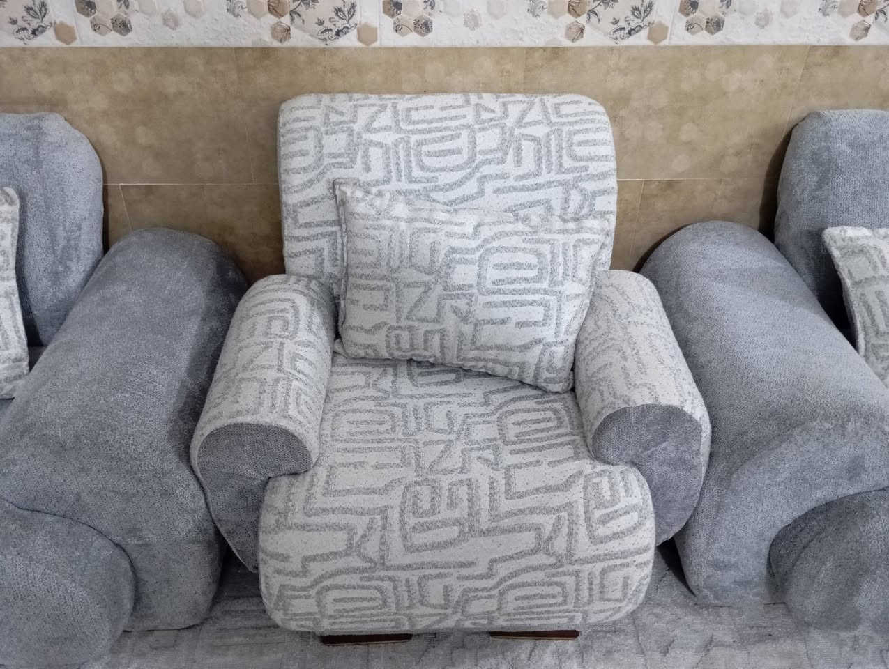 تخم مودرن بانده ايطالي للبيع شي مرتب وحلوو ومستخدم شي بصيط . ألسعر / مليون وربع وبي مجال اليحب يستفسر يراسلني واتساب ***********
