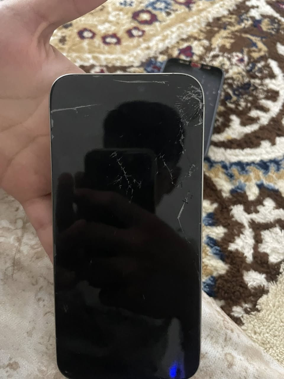 السلام عليكم ايفون 15برو ماكس ذاكره 512 بطاريه 87 ZAامريكي ارقه شي بسوك الون مميز شاشه شغاله كلشي شغال وكلو شرط ما امبدل اي شي ما مفتوح ولا شي وانته تفتحو وتبدل بيدك رقم ***********بس وتساب او تعال خاص🤍🤍
