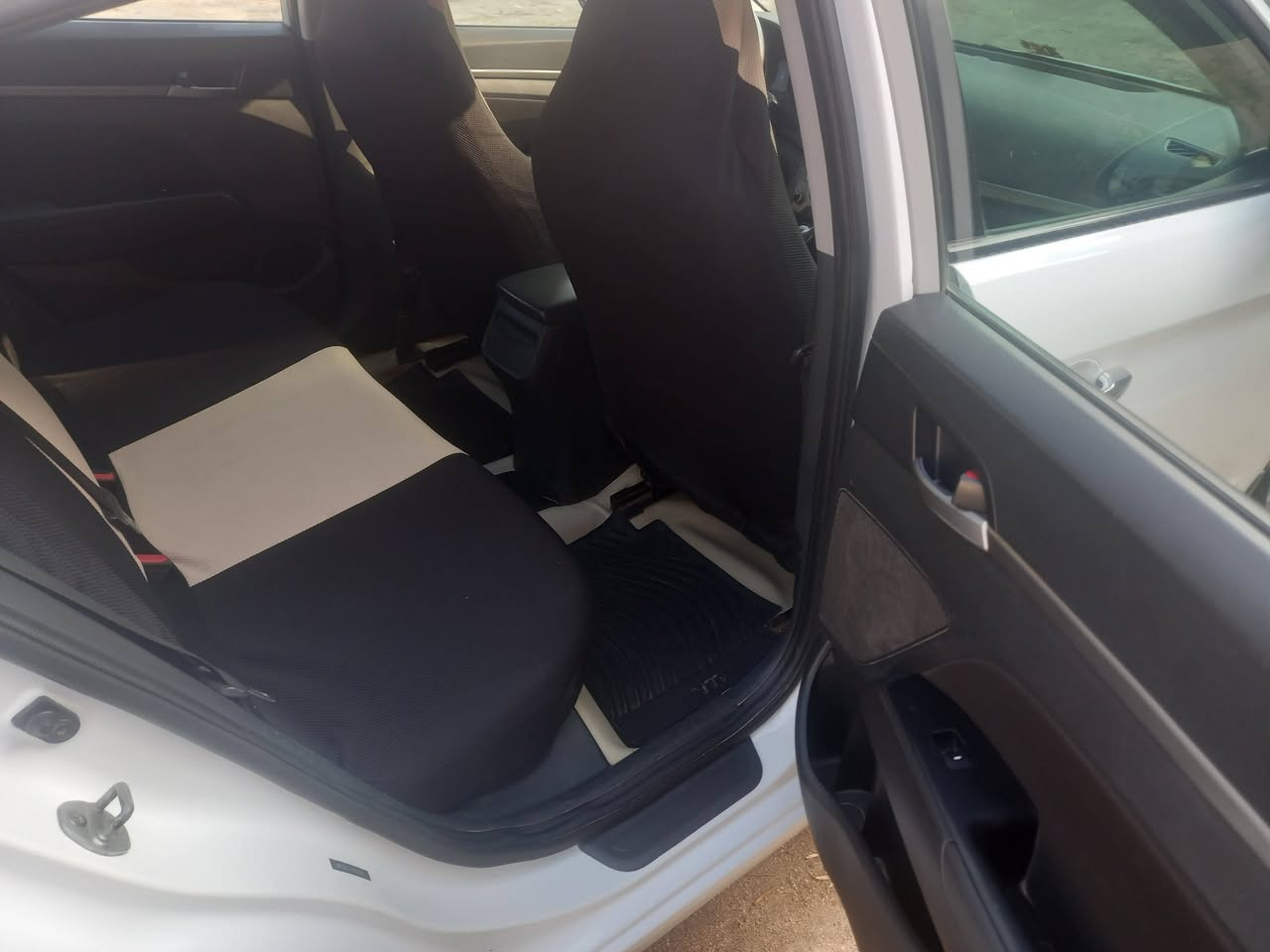 النترا أمريكي ١٨ ضربتها بس الباب الخلفي السايق نفسه ومصلح ومرشوش الجاملغ مخاوينه مع الباب مكينة كير حداديه تبريد تايرات جاهزه السياره ناصريه مركز تلفون *********** السعر ١٢٦ وبيها مجال
