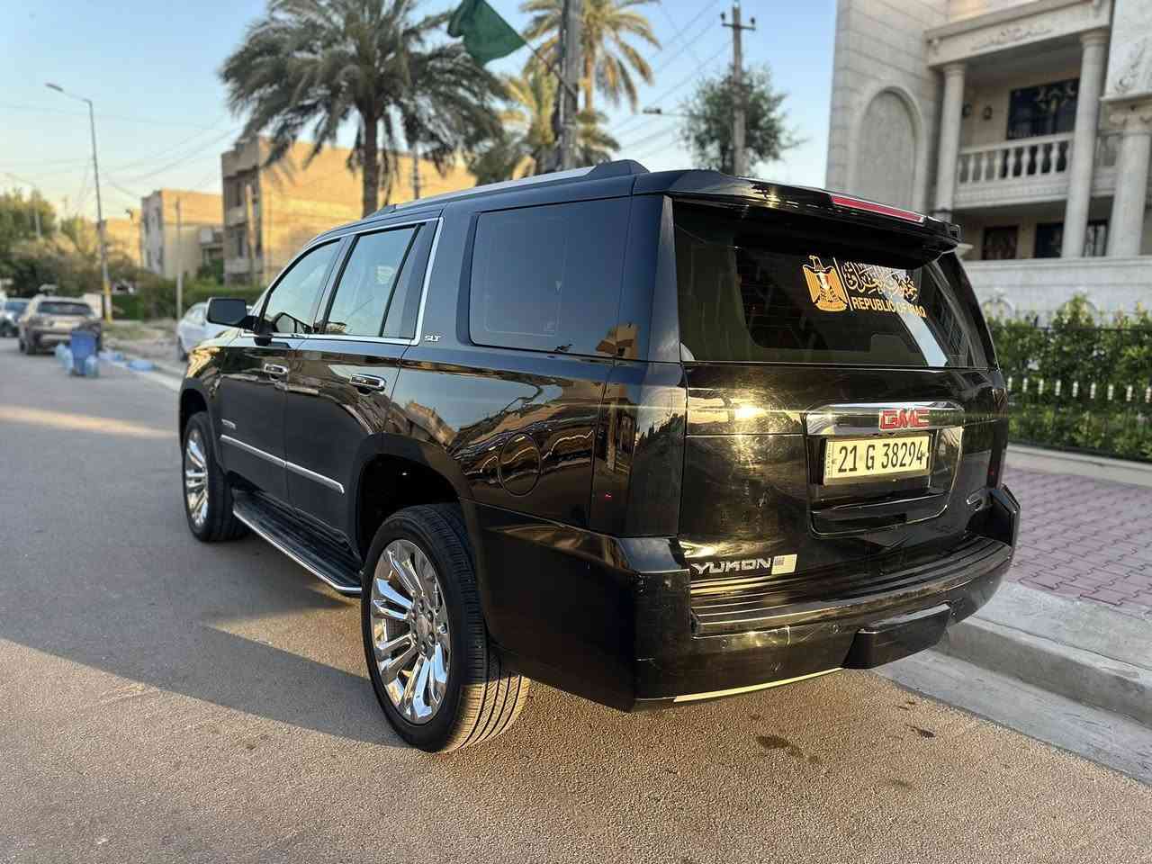 - يوكن ( SLT ) فول أعلى مواصفات المحرك المرغوب 5300
موديل :   2016
الون:       اسود🖤 
العداد: 160 حقيقي
الفئة : SLT

/حجم المحرك    ٨  سلندر  5300
/ فتحه
/ بصمه تشغيل + بصمة ابواب
/ رادار امامي مانع اصطدام 
/ رادار خلفي
/ رادارت جانبيه ( نقطه عمياء)
/ كشن السائق هزاز  للتنبيه ( مربوط مع الرادار)
/ كامراة دواره مع الاستيرن اصليه
/ كشنات جلد 
/ كشنات اماميه كهرباء
/كشنات خلفيه كهرباء
/ كشن السائق خزن ميوري 
/كشنات خلفيه متصله
/ كشنات تدفئه + تبريد 
/ باب خلفي كهرباء
/ استيرن كهرباء
/مرايات جانبيه كهربائيه ( شفط) + تعتيم 
/ فول تحكم استيرن جهتين + ستيرن تدفئة + ستيرن كهرباء
/حساسات امامي  خلفي
/ فور ويل 
/ لايت زنون
/ لايت وبك لايت ليد (LED)
/شاشه اماميه كبيره 
/شاشه عرض خلفيه
/ كشنات 7 راكب كهربائي 
/ تشغيل عن بعد 
/ تبريد مركزي ثلاث قطع
/ تحكم للتبريد الخلفي منفصل
/ منفذ كهرباء للعربه الخلفيه
/ سستم صوت اعلى فئه (BOSE)
/ نظام مكابح للعربه الخلفيه
/ نظام صعود مرتفعات
/ نظام سحب مقطورة 
/ نظام تحديد مسار ( نظام خطوط الشارع)
/ نظام معرفة ضغط الاطارات
/ انظمة مكابح
/ نظام تزحلق 
/ نظام توازن للطرق الوعره 
/ بصمه عدد
/ اسبيرها منازل 
تخم تاير جديد سيارة جديدة وتخبل وبلعافية على الياخذها 
وبقية المواصفات المعروفه السياره رقم سليمانيه بسمي 
السعر: 340 
للاستفسار ***********
