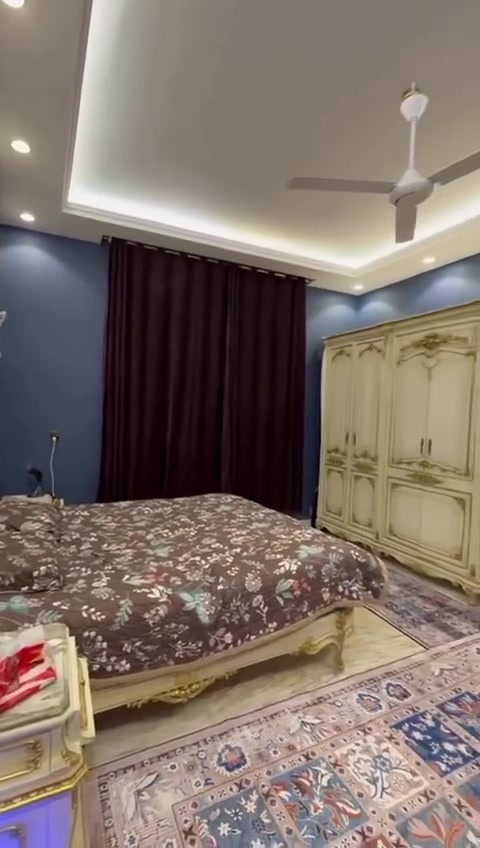 سلام عليكم بيت ٦٠٠ م مكانه كوفه شارع عبد عال طابقين هستوه طالع منه بنه للتفاصيل اكثر خاص والي ميشتري رجاءا ليتصل ***********
