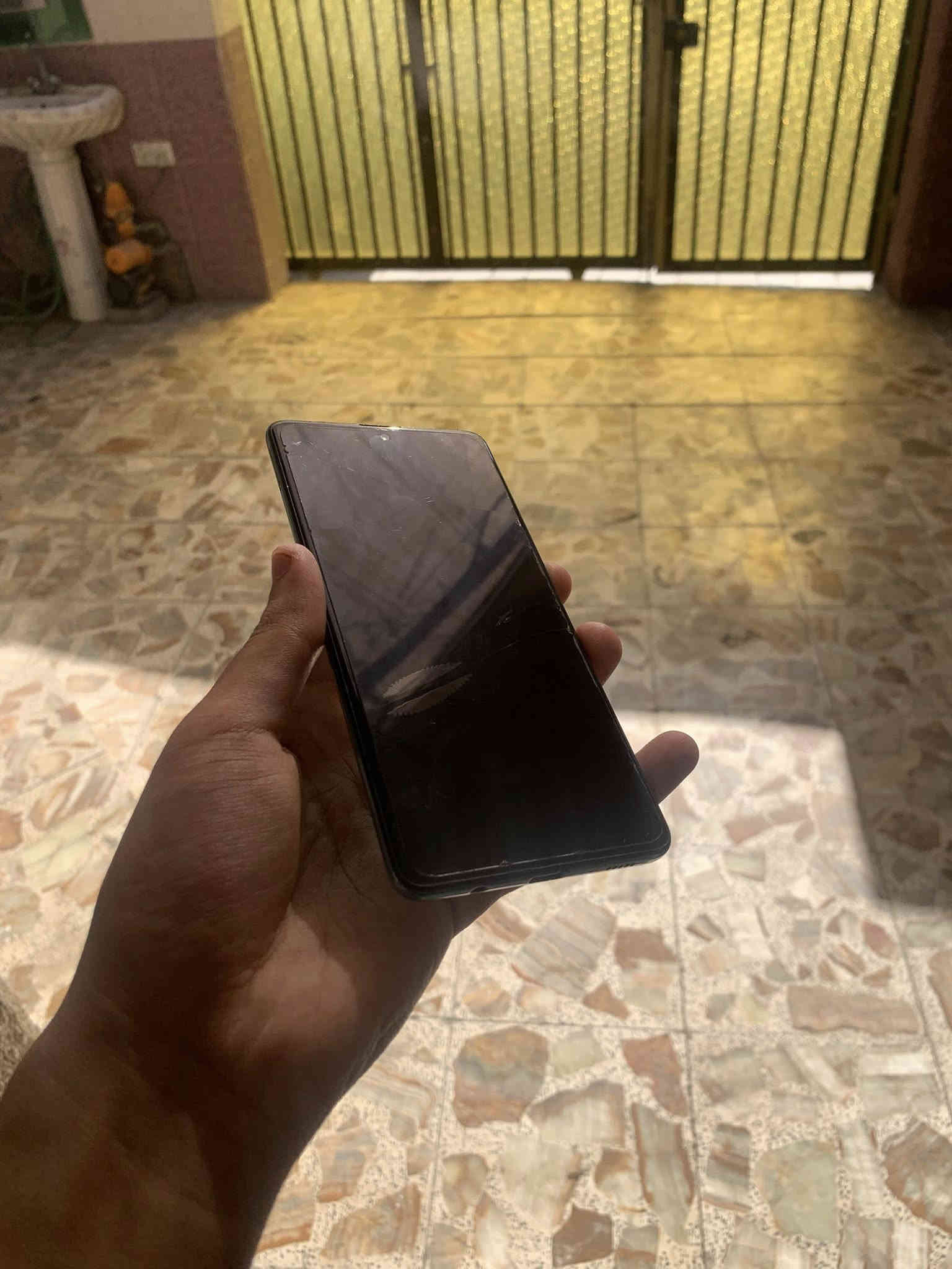 📱 Samsung Galaxy A71 للبيع

🔹 اللون: تركوازي
🔹 السعة: 128GB
🔹 الجهاز نظيف جدًا
🔹 الشاشة خالية من الشخوط — النقاط الظاهرة و الفطور بالصور هي من لزكة الحماية فقط
🔹 الجهاز ما مفتوح نهائيًا
🔹 يجي وياه كفر هدية + الكارتونة الأصلية 🎁

🧩 المواصفات العامة:
• شاشة Super AMOLED Plus بحجم 6.7 إنش FHD+
• ذاكرة RAM 8GB
• معالج Snapdragon 730 قوي وسلس
• بطارية 4500mAh تكفي استخدام يوم كامل
• كاميرا خلفية رباعية بدقة 64MP
• بصمة داخل الشاشة + شحن سريع 25W
• يشغل ببجي 60 فريم بثبات 🎮
• أداء ممتاز للألعاب المتوسطة والتصفح والاستخدام اليومي

💰 السعر: 150 ألف بيه مجال

📞 للتواصل: ماسنجر أو واتساب ***********
📍 الموقع: بغداد – حي القاهرة
🚫 ماكو توصيل
