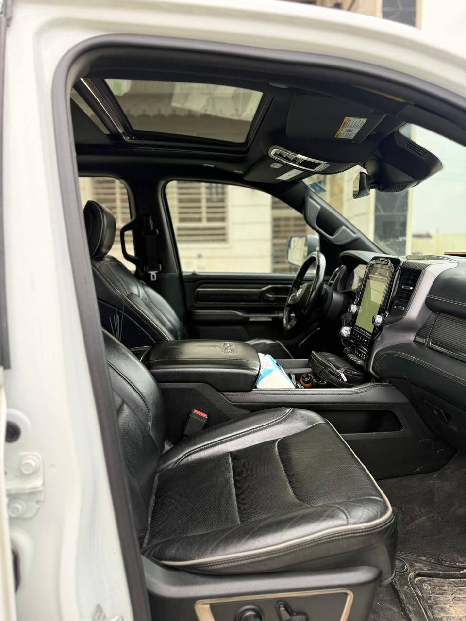 سلام عليكم دوج رام 2021 لمتد فول 1/1
فول مواصفات 
ماشيه 65الف ميل
فول فول 
دوج رام  لمتد 
المحرك : V8 5.7L .
السعر 360ورقه بيه مجال 

المواصفات :
* دفع رباعي 4x4. فور ويل
* نقطة عمياء. 
* استطفاف ذكي (اوتوپارك).
* دوسات جانبية كهربائية.
* المصابيح الأمامية زنون.
* كشافات الضباب زنون. 
* المصابيح الأمامية والمصابيح الخلفية LED. 
* دخول ذكي (بصمة). 
* تشغيل عن بعد.
* مقاعد من الجلد الفاخر. 
* المقاعد كهربائية مع ميموري.
* المقاعد الأمامية تبريد وتدفئة. 
* المقاعد الخلفية تبريد وتدفئة. 
*الستيرن تدفئه 
* شاشة كبيرة 12 أنچ.
* نظام ملاحة نفكيشن GPS.
* حساسات امامية وخلفية.
* 
* مانع تصادم خلفي. 
* مكيف خلفي.
*محدد سرعة.
* ويل كروم قياس 22 انج.
* * شاحن موبايل لاسلكي (واير ليس).
* الشباك الخلفي كهربائي. 
* المرايا الجانبية تدفئة. 
* باب الصندوق كهربائي.
* .*
* امكانية تعديل ارتفاع دواسات البنزين والبريك.
* هاند بريك كهربائي.
* جوبلسات جگات تصعد وتنزل 
* حساسات امامية. 
* حساسات خلفية. *
* مرايا مع خاصية التعتيم الذاتي. 
* مساحات تخزين إضافية 
مكان بغداد الحسينية 
الحادث بسيط جداً موضح بالصور

*********** بدون واتساب
