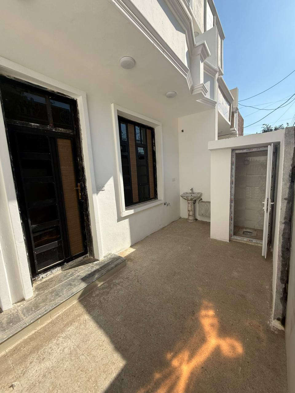 السلام عليكم      للبيع بيت مساحه (120م) 
              الواجه 6     النزال 
#بغداد_الدوره_ابودشير_مربع_طرشي_السلام
الطابق لارضي 1⃣
حمام خارجي
مدخلين 
ستقبال 
مطبخ 
خدمات
منور
غرفه نوم
الطابق لاول2⃣
ثلاث غرف نوم 
خدمات 
بلاكون 
             بناء جديد 2026 
جمسم بورد ارضيه بورسلين درج مرمر بناء درجه اولى
اي ستفسار راسلنه خاص او واتساب ***********
لدينا عرؤض مختلفه باسعار ومواقع مختلفه
