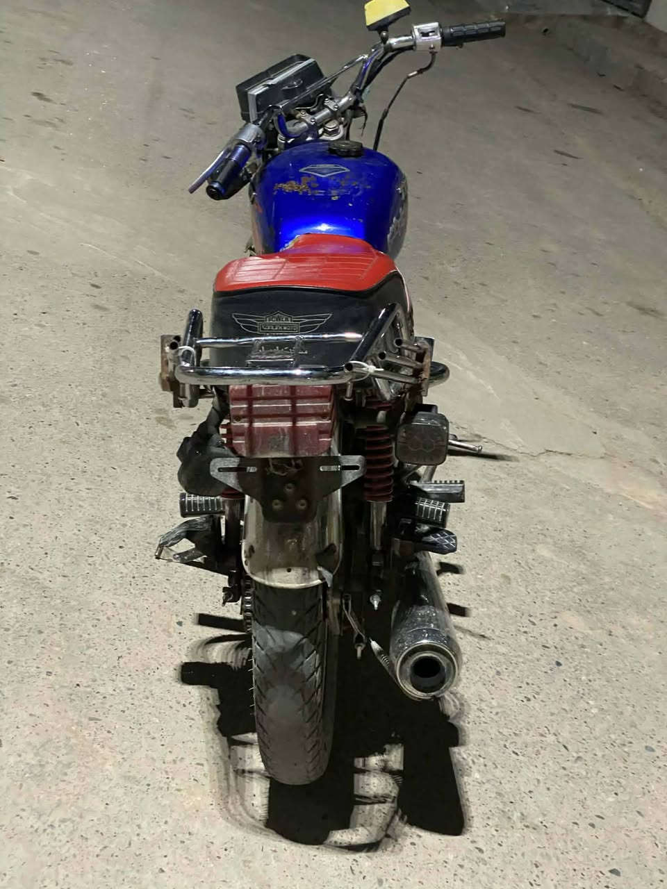 السلام عليكم اخوان دراجه تايجر 21 للبيع سعرها 325بيه ورقه كورتونيه مكاني ديالى بعقوبه جسر خرنابات الستفسار ***********
