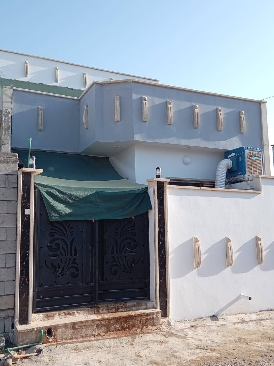 دار للأيجار...

قوسسات قرب المدرسه الصينيه مساحه ١٢٠ بناء حديث
مطلوب عائله صغيره ونضيفه خدمات كامله سعر الايجار
200  الف قفل ويرهم بيع ***********
