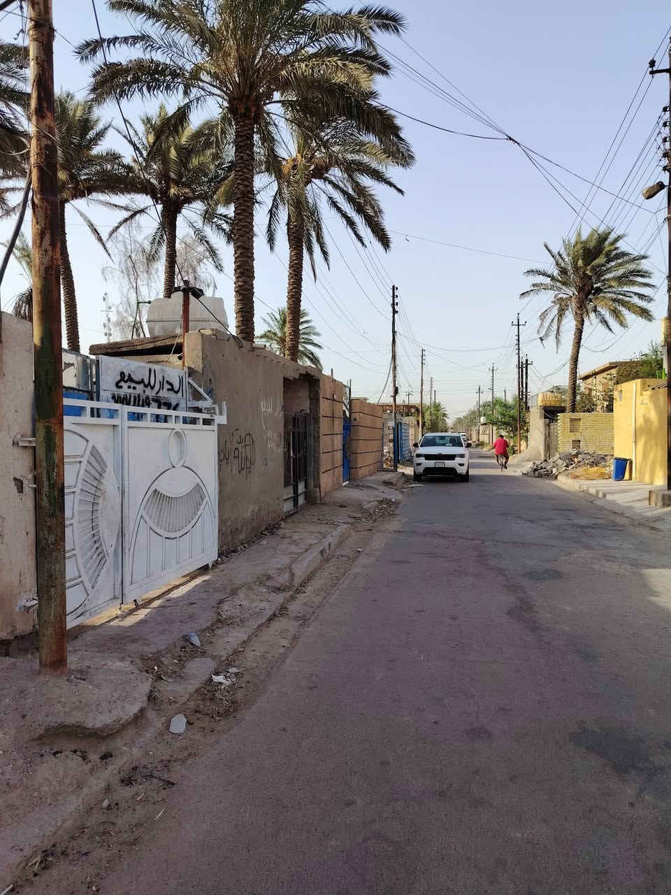 دار طابو صرف للبيع ماساحت البيت ( 130 متر ) واجهت البيت 4و ربع نزاله 30 متر ( العنوان الشعب بوب الشام شارع المشایخي قرب ملعب رسول ) طابقین بناء طابوك صب
مسلح يحتو غرف نوم ثنین 5 في 4 
+ استقبال 8 في4+ مطبخ 5 في 4+ صحیات دخلیه وخارجیه + صاله 4 في 4 + ترك 1 في 4+ 
طرمه 13 في 4 البيت بسمي  للتصال *********** بي وتساب
