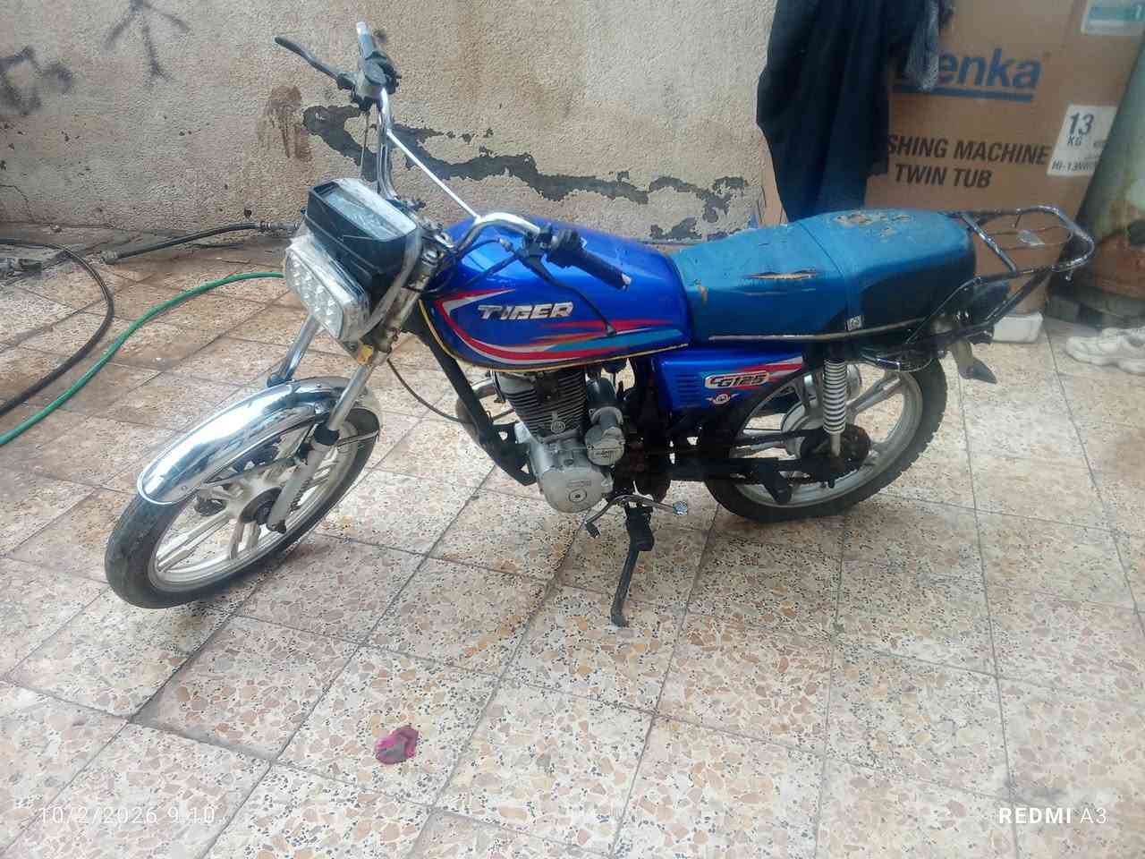 السلام عليكم دراجه ايراني خمسه قير موديل 21 دراجه خير من الله اروح واجي بيها للزعفره ما وقفتني بالشارع بيها نقوصات بسيطه السعر 350 وبيها مجال مكان بغداد العبيدي***********
