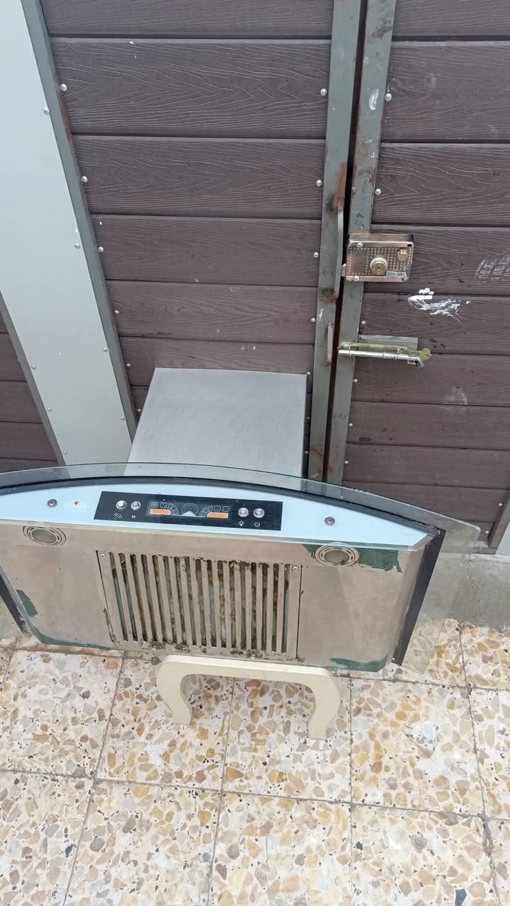 السلام عليكم ساحبه البيع نضيفه فول كدام عينكم وشغاله عل فحص السعر 75وبيه مجال ***********
