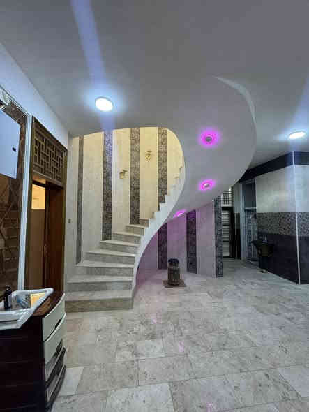 🏡 فرصة ذهبية  للسكن ! بسعر مناسب جدا 
دار للبيع طابو زراعي سند ٢٥.  في زوير الغربي تقسيم حسين رضا 

📍 الموقع:زوير الغربي  موقع مميز شارع ١٠ متر تبليط سكن هادء 

📐 المساحه//.  ٢٠٠ متر 
🏘️الواجهه //.  ١٠ متر 
    النزال —-٢٠ متر  

السعر  🏚️🏚️💶.—-190 مليون بيه مجال 

📞 لمزيد من المعلومات أو لمعاينة العقار، يرجى الاتصال أو زيارة المكتب:
📍 الحلة – حي الحسين، قرب حلويات لبنان

📱 ￼⁨0770 166 6501⁩ واتساب 
📱 ***********
📱 ***********
سجاد سامي العقار
