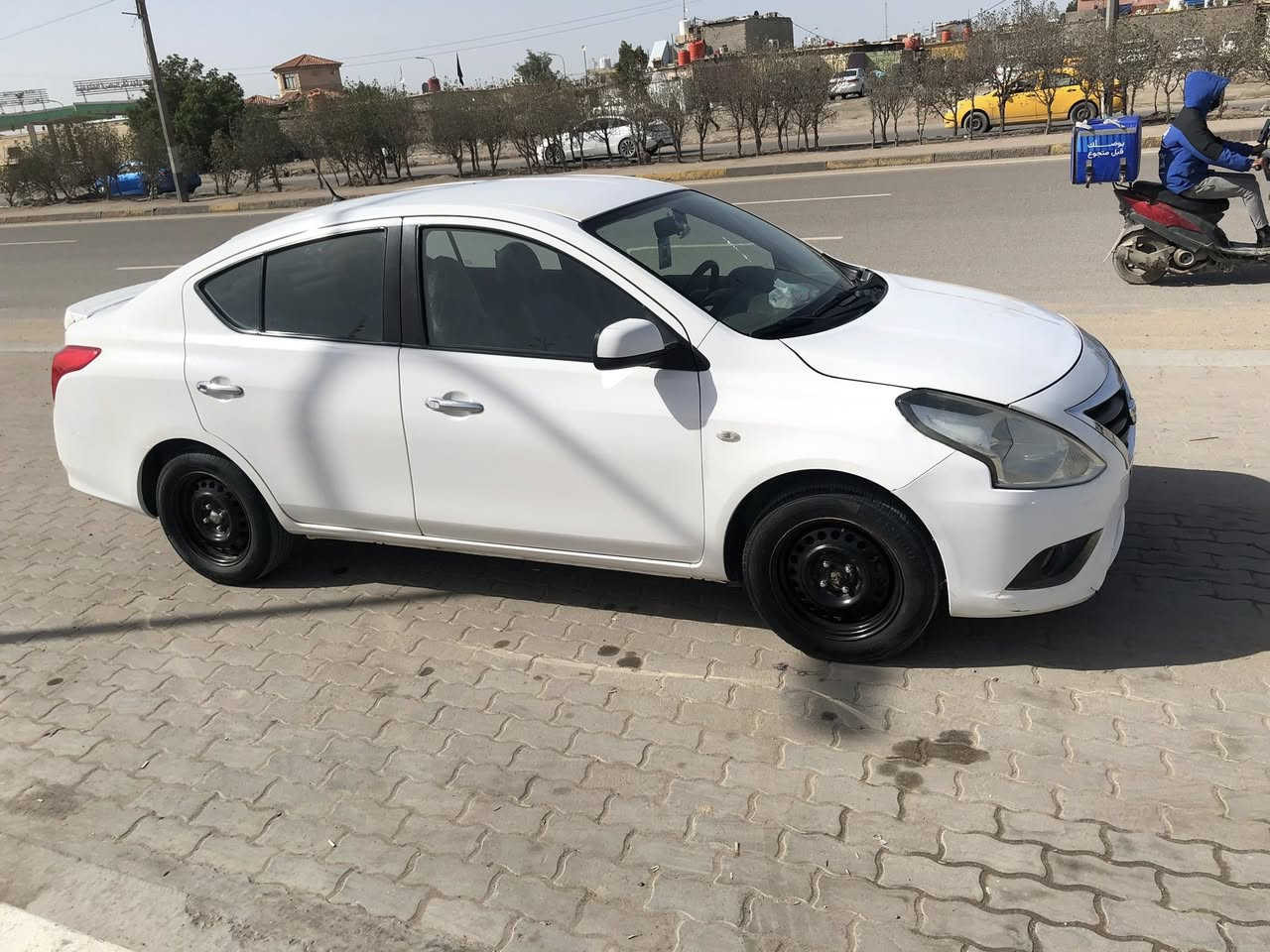 نيسان صني هندي موديل 23
مكفوله من الحادث والبارد 

بيها شخط بالدعامية الخلفيه على كد اصبع 

مثل ما مبين بالصور 

سيارة نظيفة ما ناقصها اي شي 

ماشية 43 الف 

المكان البصرة المعقل 

السعر 123 وبيها مجال شوي 

للتواصل  واتساب ***********
