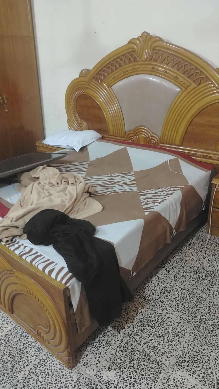 غرفة تفصال عراقي فقط ب400 الف المكان بغداد الجديدة التواصل مع رقم حصرا ***********
