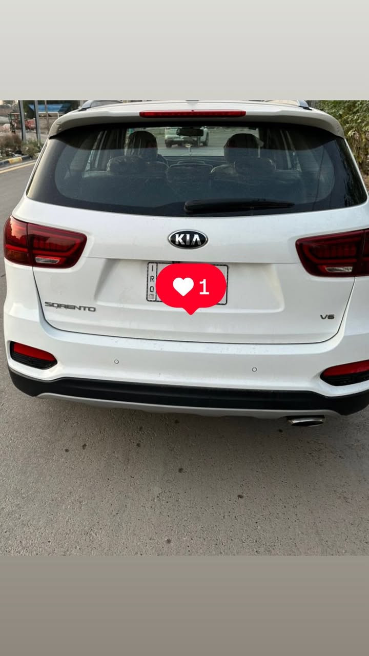 السلام عليكم 
سورنتو 2020 مكفولة كفالة عامة 
6 سلندر ماشية 90 الف حقيقي 
بانوراما
بصمة + ترحيب 
كشنات جلد + كهرباء 
تبريد ٣ قطع 
٧ راكب 
لايت ٣ عدسات + بلاجكتور ٤ عدسات 
لد امامي + لد دعمية 
شباك نيكل اعلى + اسفل 
ويل كروم حجم ١٩ 
اشاير بالمري + مري كهرباء 
يدات نيكل 
صندوق كهرباء 
داخل لونين اسود + بيجي 
فول تحكم ستيرن + كروز سرعة 
شاشة اعطال 
شاشة + كامرة خلفية دوارة 
حساسات امامية + خلفية 
٤ وضعيات قيادة 
مانع انزلاق 
تو ويل 
وباقي المواصفات المعروفة 
السيارة هزة و ارقام جدد و بأسمي شخصياً تحويل ثاني يوم 
مكان السيارة قضاء بلد  
السعر 283 ورقة
***********
