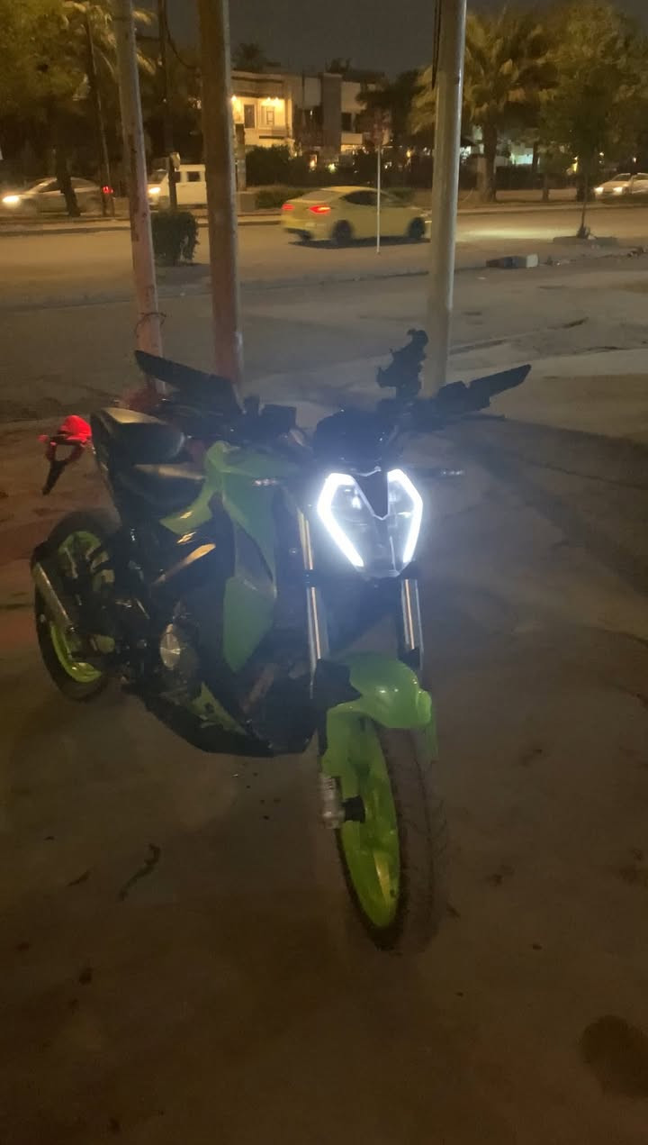 Benley s 180ss
نضافة 100/90 موديل 2021
مرقمة رقم بغداد مميز (16300س)
مكينة نضيفة لان ماديرلهة دهن غير بس من الشركة 
ومي الراديتر هم نفس لشي بس من الشركة اديرلهة 
ولدراجة تخبل مناقصهة شي دسك انامي نضيف وقوي 
دسك خلفي نضيف وقوي كهربائيات شغالة كلهة ومناقصهن شي والوحات والسنوية موجودة سعر 3 مليون وبيهة مجال للطيبين العنوان البياع الرقم ***********
