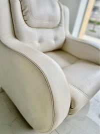 كنب 1+1+3 • جلد أبيض • قليل الاستخدام