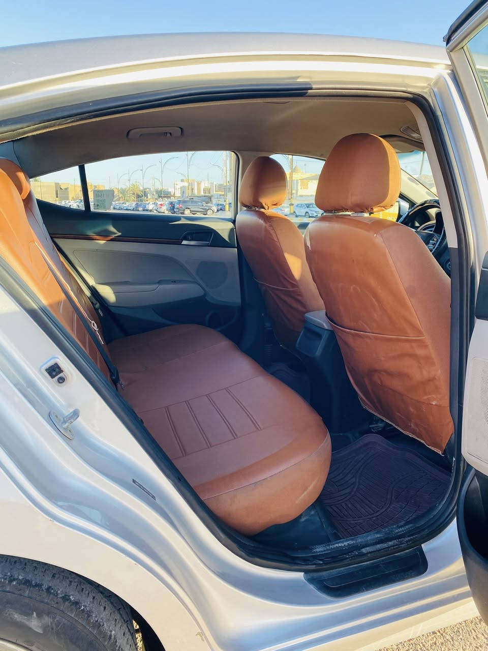 النترا 2017 وارد امريكي 
رقم انبار الرقم الجديد تحويل مباشر 
محرك 2000 دوش 
مواصفات الامريكي المعروفه 
كامره وحساسات بلاديه 
تحكم ستيرن جهتين مع قفل سرعه 
السياره جاهزه من كل شي تخم تاير صدر امامي وخلفي جديد محركها شديته جديد مال كصه كشرها صافي لا جراد ولا تگشير تجي واشوف بعينك 
ضررها جاملغ خلفي مع قبق جنطه والباقي مكفول 
مكان السياره
الانبار - الرمادي 
السعر 110 وبيها مجال 
***********
