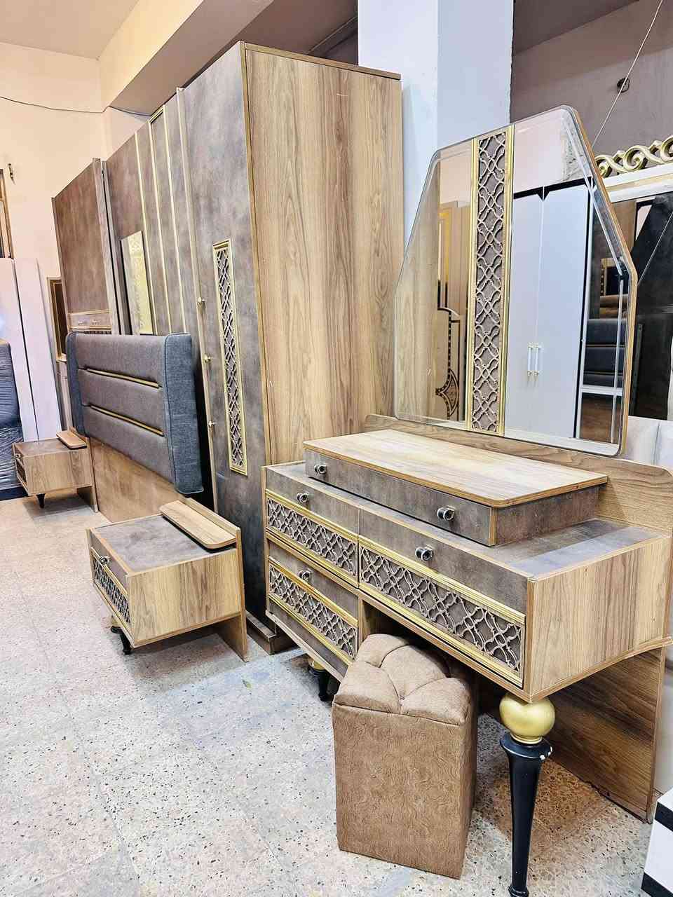 غرفة نوم تركي 🇹🇷مستخدم 
نضافه 80‎%💯
تتكون من 7 قطع 
سعره 650 الف 
توصيل وشد داخل بغداد مجاناً حجز واتساب فقط ***********
