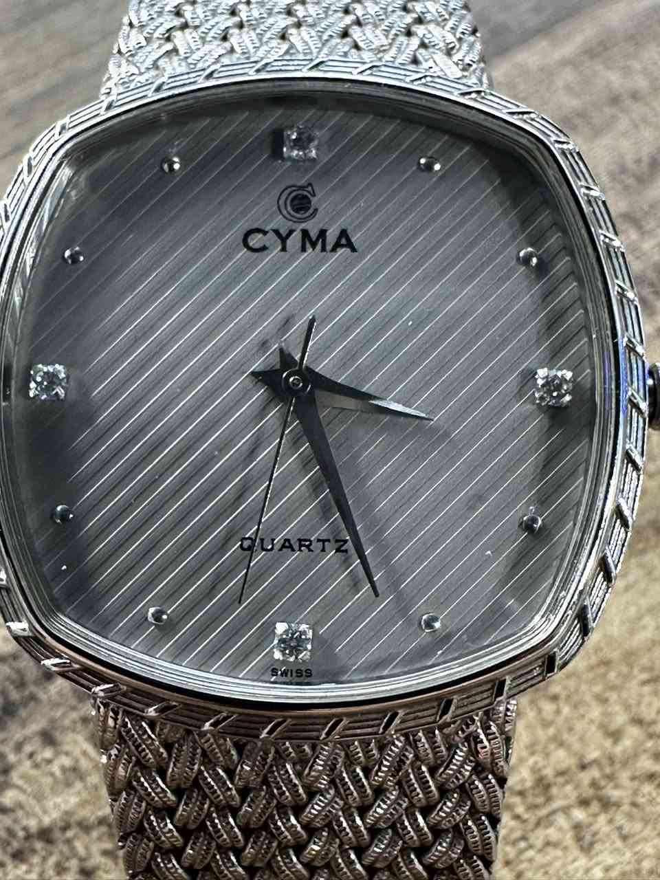 ساعة سيما ( CYMA) كواتز 
سويسري اصلي انتاج الثمانينات 
 - كلاسك  -   
تغليف ذهب ابيض حصيره 
نظافه لوك
السعر التواصل خاص


**إذا كنت صاحب هذا الإعلان وتريد حذفه لأي سبب، رجاءا أرسل رسالة إلى الدعم الفني**