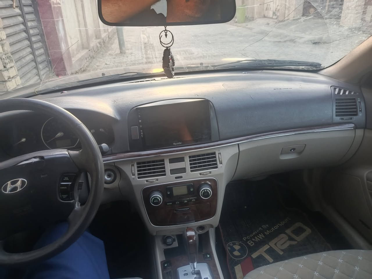 السلام عليكم من رخصة الادمن 
سوناتا موديل 8 لمتدد فول أمريكي للبيع بدون مراوس فقط بيع
محرك 3.300 
رقم بغداد بسمي سنويه ورقم جديده  سياره مال جناي 
السياره تبريد ثلج كهربائيات كلها شغاله 
وين ما يعجبك روح بيها نصبتها كلش حلوه السعر 80 وبيها مجال كلش قليل رقم التلفون ***********
