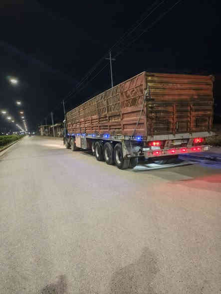 السلام عليكم للبيع من رخصه الادمن فولفو F16 هيه والعربانه مكفوله كفاله عامه من الدعاميه للدعاميه تخمتاير راس وعربانه رقم انبار سنويه لل 28 تحويل مباشر مربوطه بل سنويه عربانه 3محاور ذات جوانب متحركه مكان الانبار القائمم
للستفسار ***********
