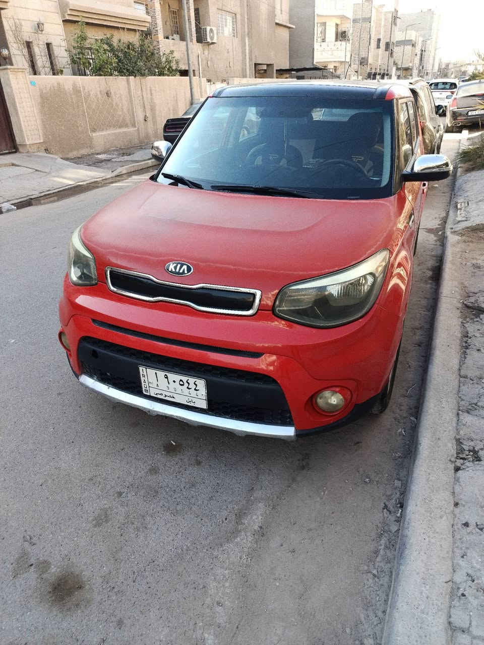 السلام عليكم .
كيا صول 2016 امريكي فول مواصفات مو العادية محرك 2000.. حادثها موجود بالصور
وسونارها هم  . السيارة نضيفه ماشية 64 ميل.

كشنات جلد 
كرسي كهرباء
 تحكم ستيرن
سلايد روف 
تبريد كشنات 
السعر 110 وبيها مجال
بغداد الغدير .***********
