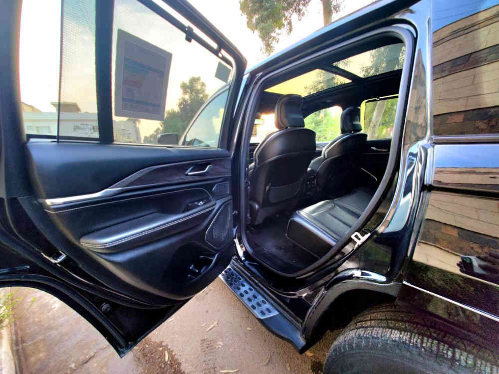 سلام عليكم ... اخوان عندي جيب اوفرلاند2023 خليجي وكالة هارلم لون ااسود رقم بغداد بأسمي وتحويل مباشر ماشيه 26 الف  السياره مكفوله من الضرر والصبغ والبارد السياره جديده جدا جدا والصور تحكم  ....طبعا السياره فول مواصفات واي نقص مابيه وسعرها 45800$ واي استفسار هذا رقمي 0️⃣7️⃣7️⃣1️⃣7️⃣7️⃣2️⃣9️⃣2️⃣6️⃣1️⃣
مكان السيارة بغداد حي القادسيه
مواصفاته 
محرك 6 سلندر 36000
بانوراما 
جكات 
ناظور ليلي 
مساج بالكشنات
خمس كامرات   
3شاشات 
داتا شو 
فور ويل 
رادار امامي 
رادارات جانبيه 
باب خلفي كهرباء
سستم صوت  
كشنات جلد 
تدفئه وتبريد بالكشنات 
شاحن واير ليس بغداد
