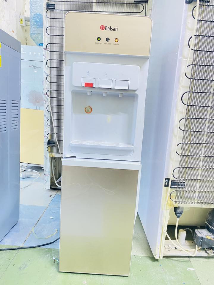 إسلام عليكم براد شغال بشرط كل عيب مابي بلادي مامصلح شغال حار بارد ثلاجه نظافه ٩٥٪؜ نوعيه Balsan السعر 65 الشراي يتصل ع الرقم *********** واتساب
