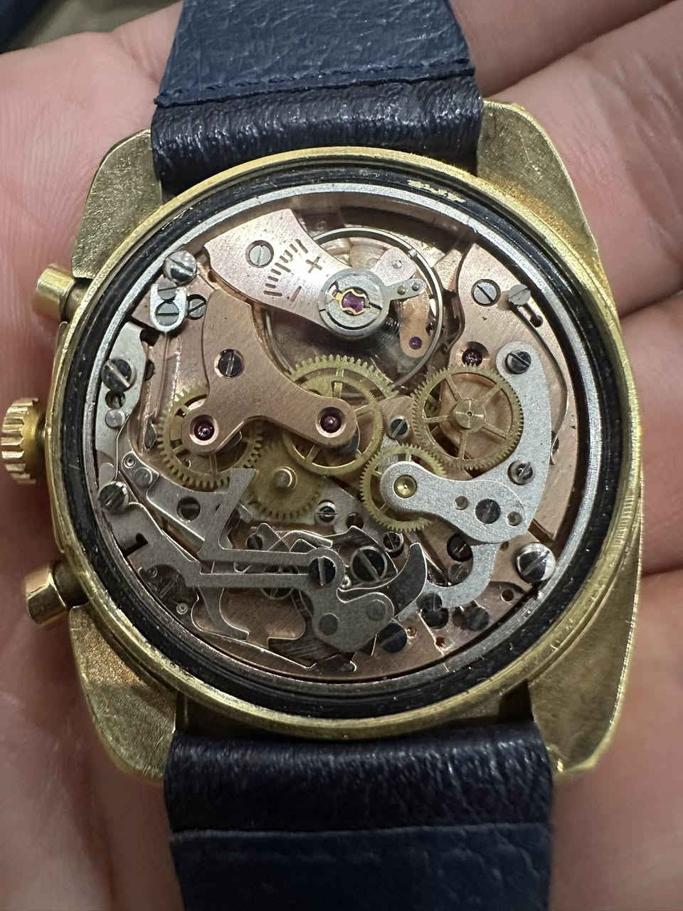 السلام عليكم  العريقة بليموث. بمينا مميزة زرقاء. وبيضاء كرونوكراف
ساعة كل جديد قطر ٣٨ 
سعر ٤٥٠$
***********
