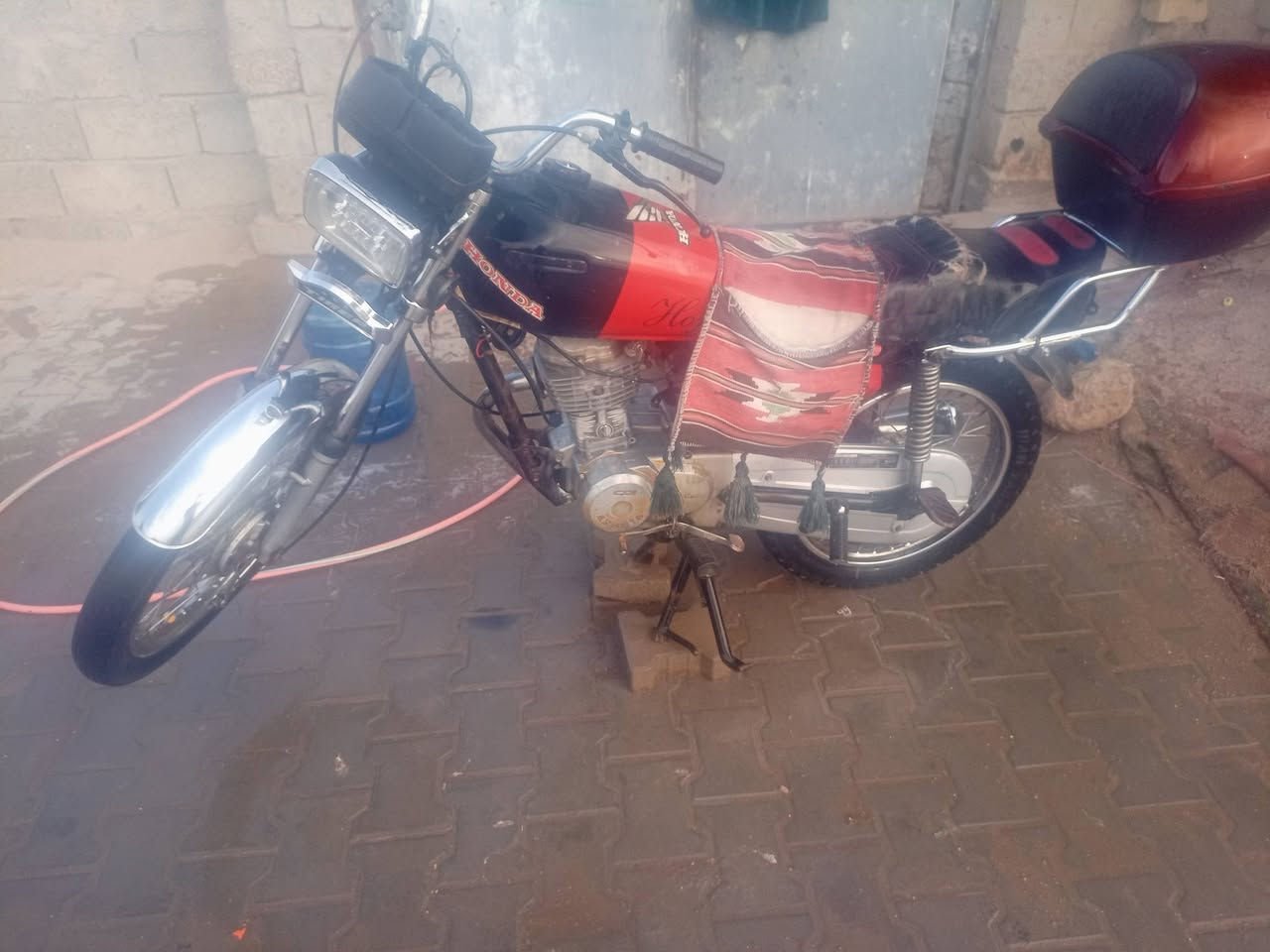 سلام عليكم مرخصد مدير الكروب دراجه اربعه كير كامله كله شقاله شلعه حلوه مكاني صويره بدون وراق مكفوله من سرقه وراقه بسمي وضاعن بكفالتي من سرقه رايده 250 مامتواجد عالفيس  قله ***********
