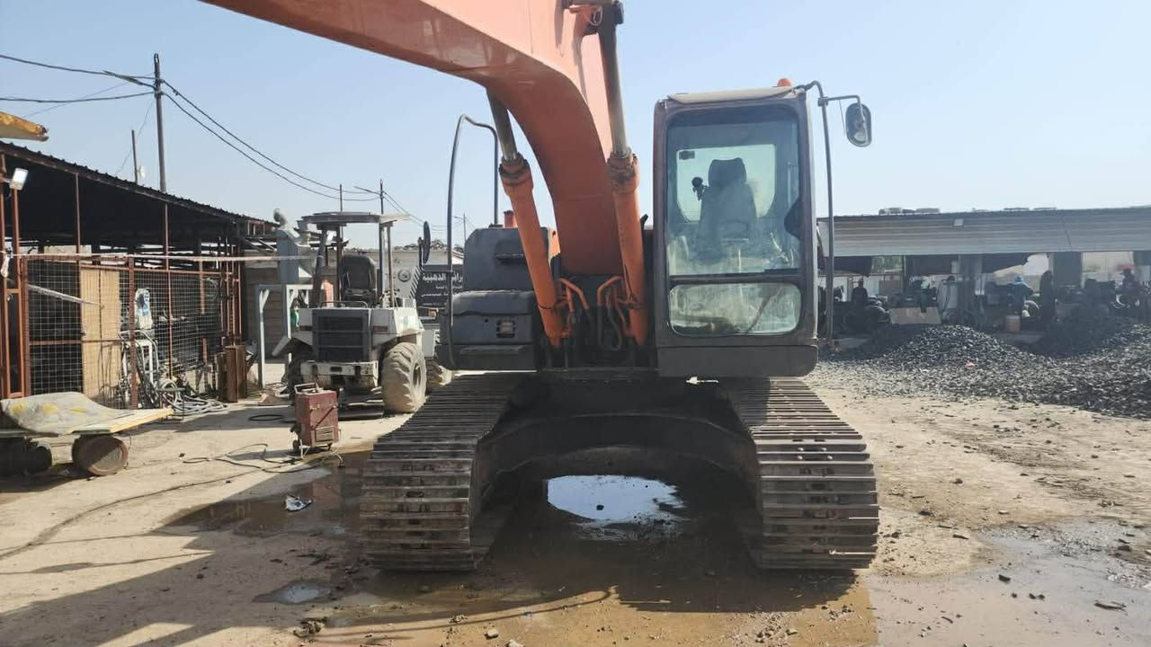 حفارة هيتاشي zx200.3 2011 للبيع جاهزة مكانه بغداد  . *********** 
077-371-12111
