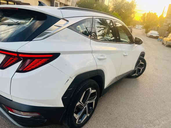 توسان 2023 ( خـليـجـي )
ماشية 39 الف حقيقي 

فول مواصفات قمارة حديد 

•المحرك :  دوش 2000

•دخول ذكي

•تشغيل عن بعد 

•تشغيل بصمة 

•جرس تنبية عنده السرعة 120 

•لايت دوار معه الاستداره 

•مري شفط 

•كشافات 

•شاشة كبيرة 

•حساسات امامية خلفية

داخل جلد •
•مصابيح امامية زنون مع LED 

•مصابيح خلفية LED

•تتسع المقصورة ل 5 ركاب 

•مقاعد امامية كهرباء عدد2

•مثبت سرعة  control Cruise 

•أوضاع القيادة Drive Mode ايكو_سبورت_نورمال 

•فول تحكم ستيرن

•هاند بريك بصمة

•نظام مانع الانزلاق 

•نظام نزول منحدرات 

•أشاير بالمري 

•اوتو هولد

•شحن وايرليس

. مدخلين  USB 

•ستائر ابواب خلفية

•مري كهرباء

•مود درايف

•تبريد امامي خلفي قطعتين

باقي المواصفات المعروفه 
هزه جديدة 
سنوية جديدة

رقم بغداد انگليزي بأسمي تحويل ثاني يوم
السيارة مبدل بابتين بصف السايق وكالة بالشركة مبدلهن وبيها صختين بسيطات موضح بالصور  
السعر 197وبيها مجال
مكان بغداد الزعفرانية
***********
