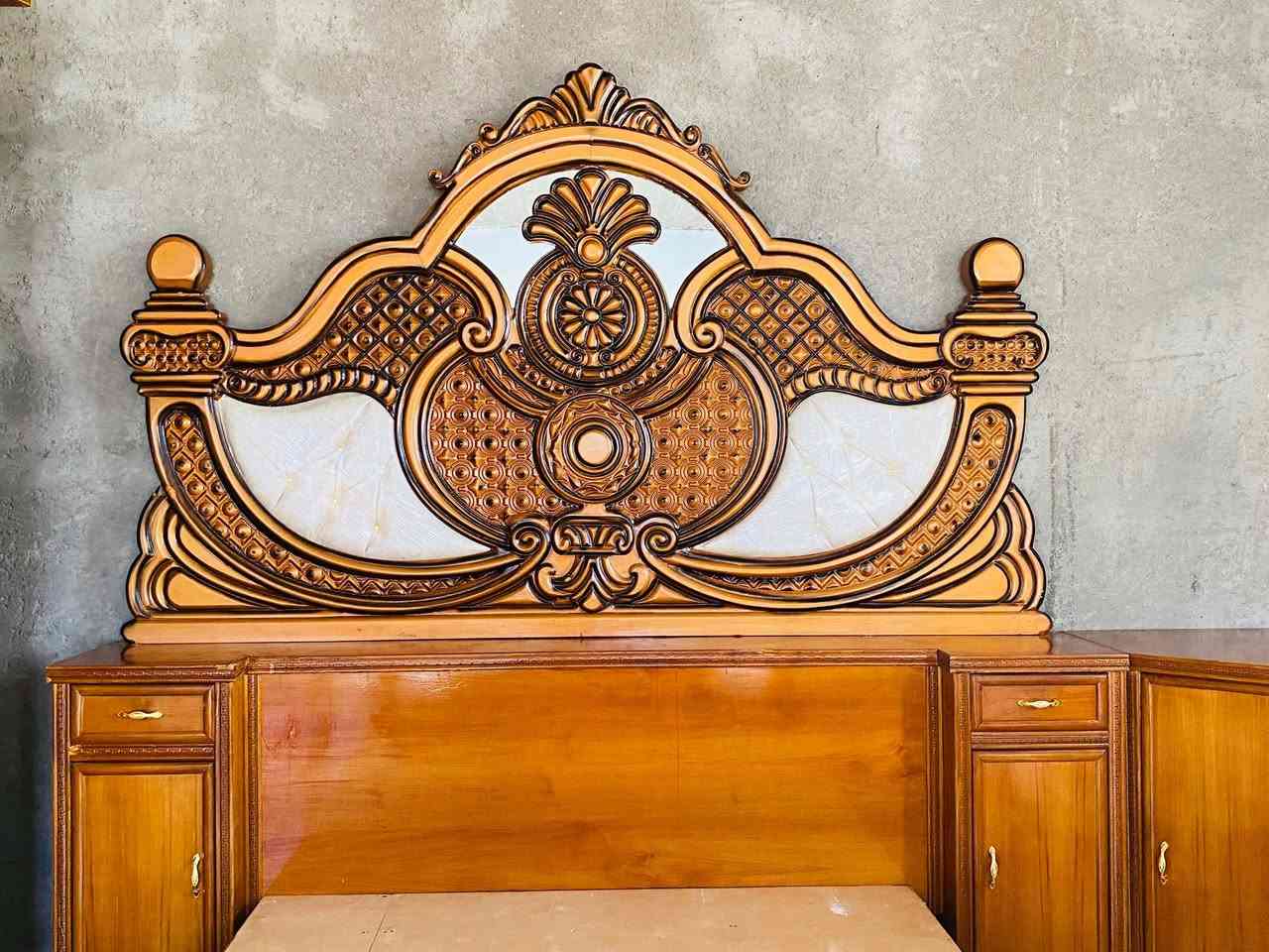سلام عليكم يوجد غرفه نوم للبيع جديده مستخدمه شهر العنوان الرمانه يم الجسر 

الاستفسار ***********

